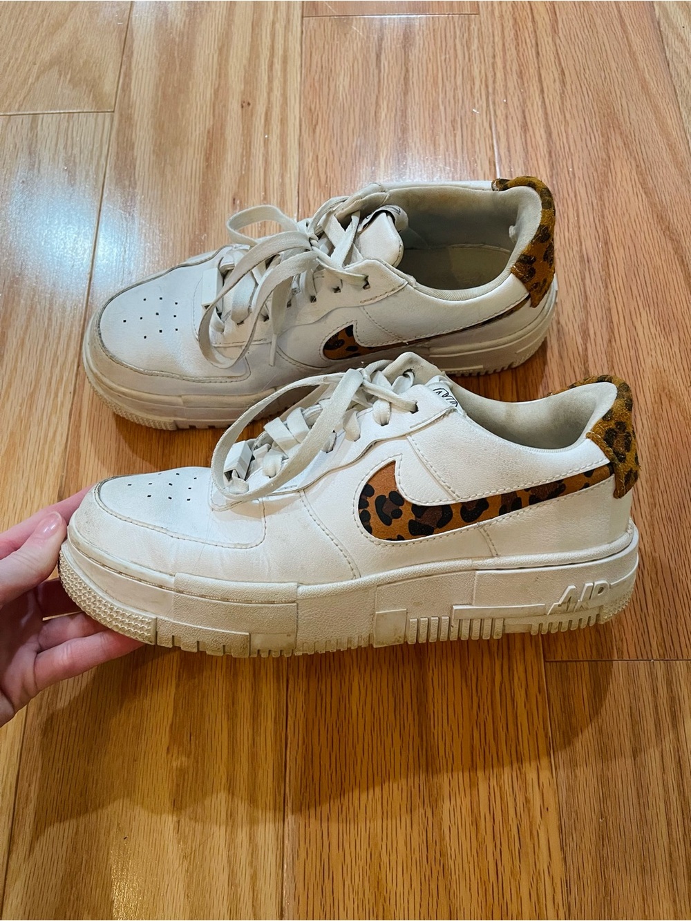 Nike Low-Top Sneaker in Beige